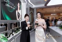 珂颜八载·彤你绽放|关晓彤亮相KÉNINA珂尼娜八周年庆典-社科在线